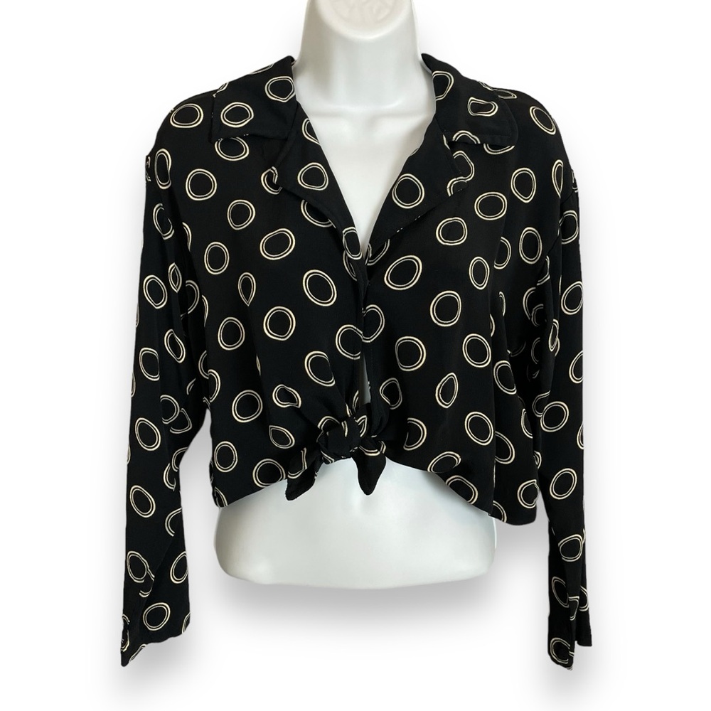 Betsey‎ Johnson Cropped Blouse Black Circle Pattern Tie Front Rayon Size Medium